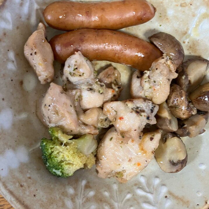 鶏肉とマッシュルームのアヒージョ